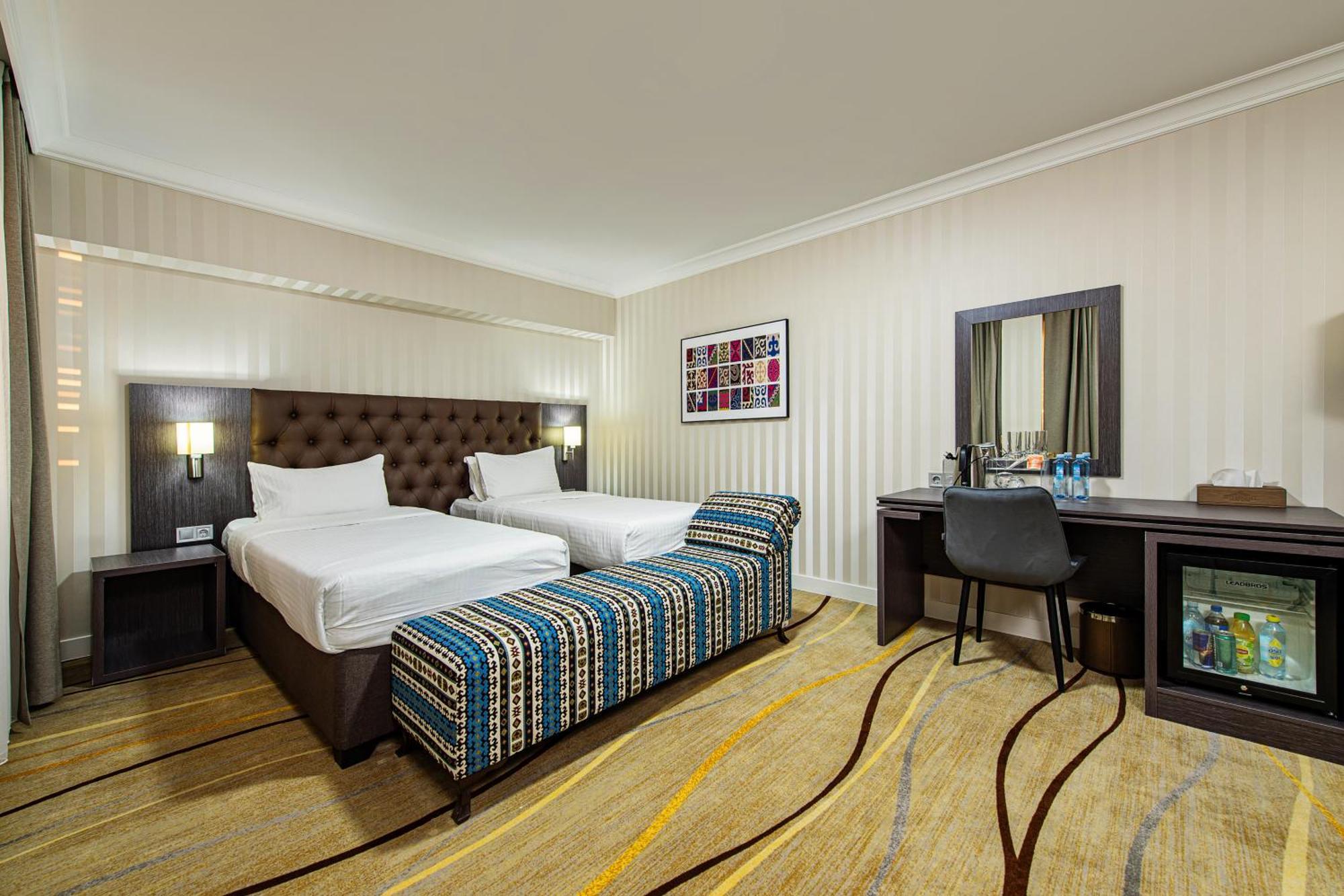 Shymkent Grand Hotel Dış mekan fotoğraf
